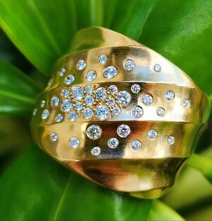 $6,500 18k David Yurman Diamond Saddle Ring